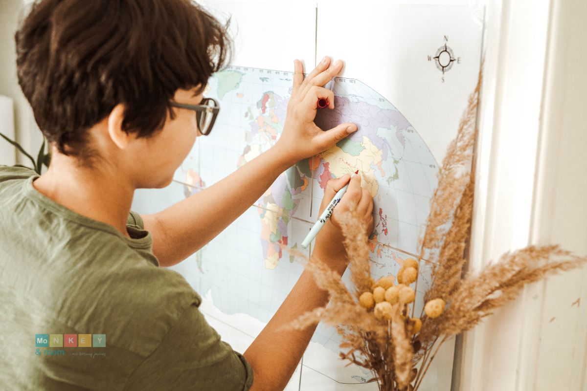 The Best Homeschool History Curriculum | BookShark Level F - Full Review (We ❤️ it!) 16 homeschool history and geography curriculum; BookShark Reading with History review; monkeyandmom